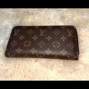 LV zipper wallet
